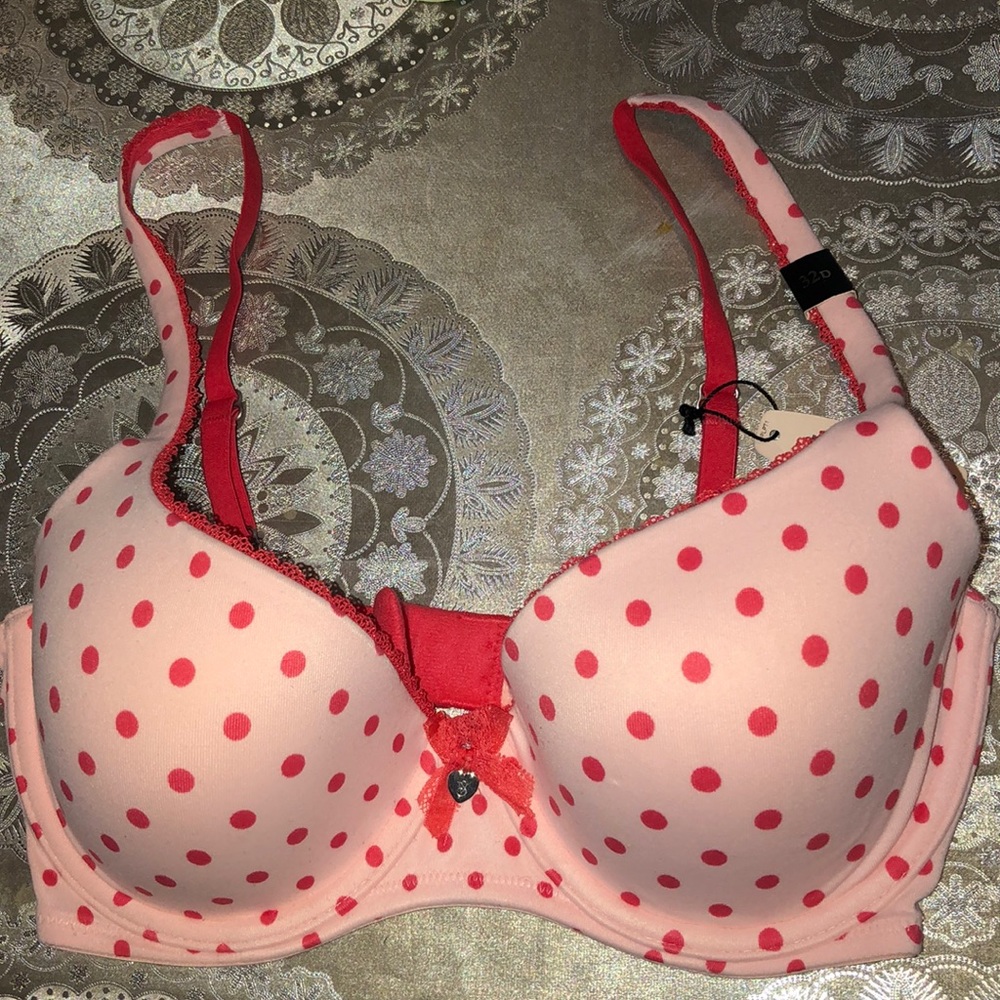 BRAND NEW Victoria’s Secret bra🍓